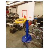 NICE LITTLE TIKES BASKETBALL GOAL