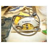 DEWALT 7 1/4 POWER SAW WORK GREAT