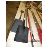 2 SHOVELS, SCRAPER, SCRATCHER