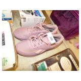 LIKE NEW REEBOK LADIES SIZE 9.5 SHOES