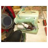 NICE SINGER 185K GREEN SEWING MACHINE & CASE