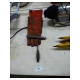 LEATHER WELDING GLOVES & CHIPPING HAMMER