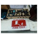 CORDLESS VACUUM & METAL SIGN
