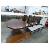 NICE WOOD DINING TABLE & 6 CHAIRS & 2 LEAVES