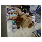 ASSORTED DECOR