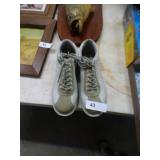 BRUNSWICK SIZE 8 BOWLING SHOES