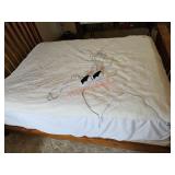 Queen sized heated mattress pad, clean - upstairs
