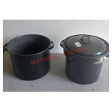 Granite Ware Pot w/ strainer (pantry)