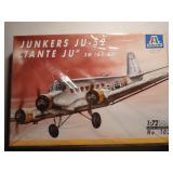 Italeri Junkers JU-5e "Tante Ju" (living room)