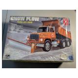 AMT Ford LNT-8000 Snow Plow 1:25 Scale Model Kit