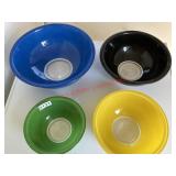 Pyrex Mixing Bowl set (kitchen)