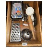 Kitchen Drawer Lot (kitchen)