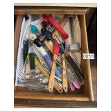 Kitchen Drawer Lot (kitchen)