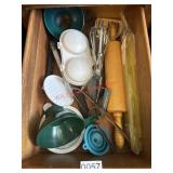 Kitchen Drawer Lot (kitchen)