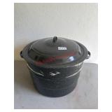 Granite Ware Pot (pantry)