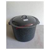 Granite Ware Pot (pantry)