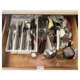 Kitchen Utensils Drawer Lot (kitchen)