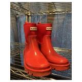 Sz 8 Ladies Red Hunter Muck Boots