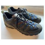 Mens US 11 Merell Shoes        (back house)