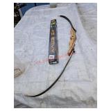 Monarch Bow 62' 40Lb with 6 arrows Never been