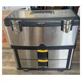 Metal tool box with content (backhouse)