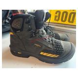 Sz 11 Keen Boots         (Back house)