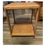 vintage solid oak end table. (Dinning room)