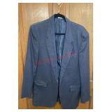 Menï¿½s suit (master closet )