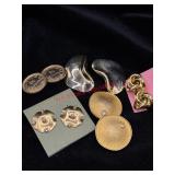 VTG Clip Ons Gold Toned Retro  Lot      (Jewelry)