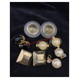 VTG Clip Ons Chunky Gold Toned Lot      (Jewelry)