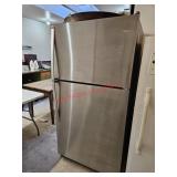 Whirlpool refrigerator/freezer with ice maker