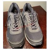 Menï¿½s shoes size 11(master closet)