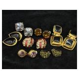 Large VTG Clip Ons Lot      (Jewelry)