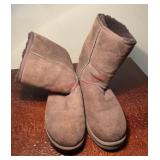 Uggh boots menï¿½s size 11(master closet)