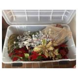 Lidded Tote of Christmas Floral Decor     (Sun