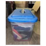 Lidded tote of Fabric