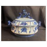 Russian Gzhel porcelain lidded bowl        (Row A