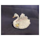 vintage porcelain swan figurine(ROW C)