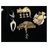 Small Cat Brooch Lot           (BookShelves)