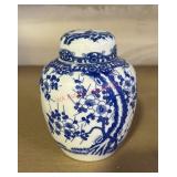 Small Vtg Porcelain Ginger Jar      (ROW D Wall