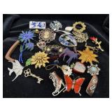 Very large Misc Brooch lot