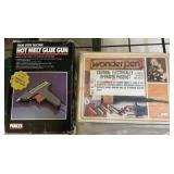 glue gun and wonder pen lot (ROW C)