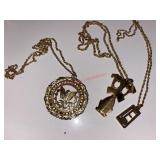 Gold toned Necklace lot              (box Truck)