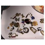 Vintage Clip on Earrings lot              (box