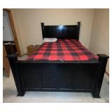 Queen size bed and bed frame(back bed room)