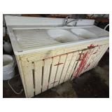 vintage double-basin  farmhouse kitchen