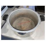 Canning pot with no lid (garage)