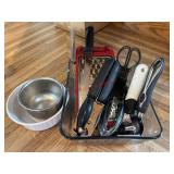 Kitchen Utensils lot            (Sunroom)