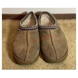 Uggs slippers unknown size (master closet)