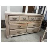 Sturdy Chest of Drawers              (Main Side